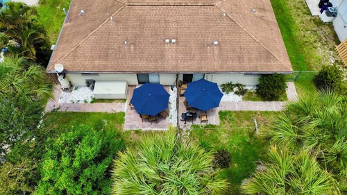 Relaxing Beachside Escape – Just 3 Miles Away!