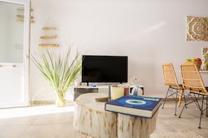 Smart TV - sunlight ornos suites Azure (Mikonos)