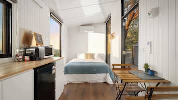 1 bedroom, bed sheets