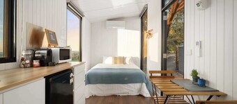 Nichol Road Hideaway at Annie’s Retreat by Tiny Away