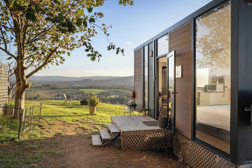 Nichol Road Hideaway at Annie’s Retreat by Tiny Away