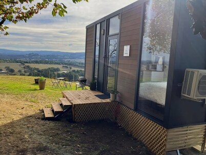 Nichol Road Hideaway at Annie’s Retreat by Tiny Away