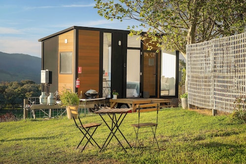 Nichol Road Hideaway at Annie’s Retreat by Tiny Away