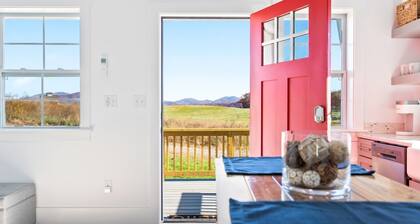 Mountain View Meadow Cottage - Blue Ridge Mountains and Virginia wine country