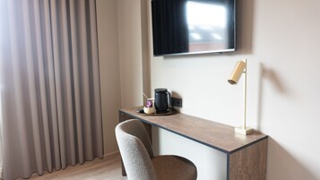 办公桌、隔音、免费 WiFi、床单