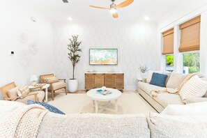 TV, tavolo da ping pong