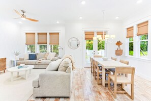 TV, tavolo da ping pong