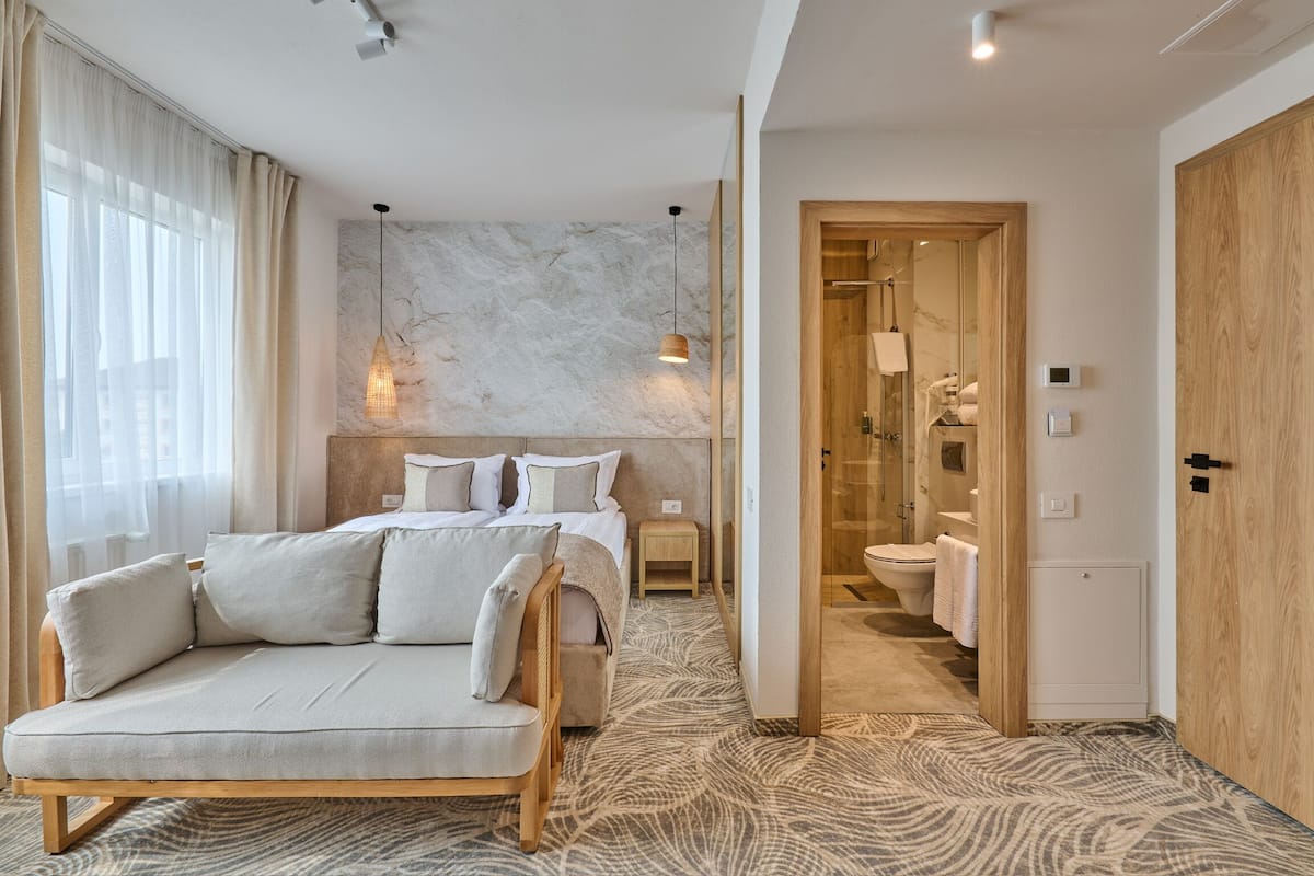 2 bedrooms, in-room safe, desk, laptop workspace