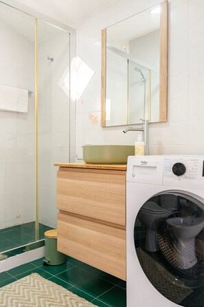 Shower, hair dryer, bidet, towels - Varanda Para o Mar (Esmoriz)