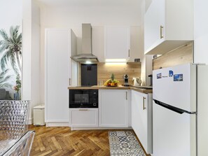 Fridge, microwave, oven, stovetop