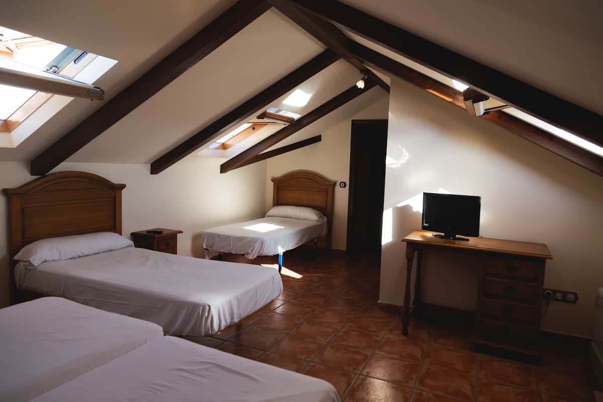 Standard Room, Multiple Beds | Soundproofing, WiFi (free)