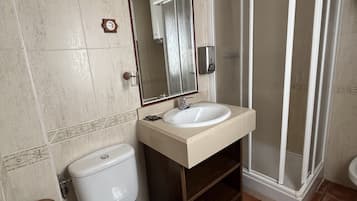 Double or Twin Room | Bathroom