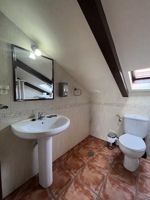 Bathroom - HOSTAL CORPER NAVALCARNERO (Navalcarnero)