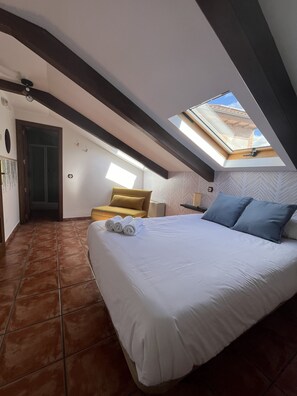 Habitación con 1 cama doble o 2 individuales | Sistema de insonorización y wifi gratis