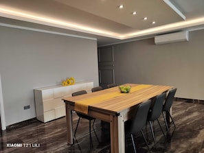 Flat-screen TV - Luxury Apartment with The Communal Pool (Sannat)