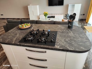 Full-size fridge, microwave, oven, stovetop - Luxury Apartment with The Communal Pool (Sannat)