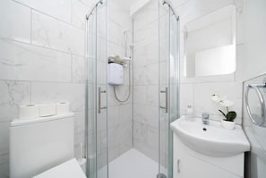 Dusche, Handtücher, Toilettenpapier