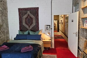 2 bedrooms, iron/ironing board, WiFi, bed sheets - Historic Linn signal box (Krefeld)