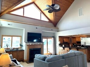 TV, DVD player - Luxury Awaits Your Family in This Stunning Sideview Oceanfront Property (Ocean City)