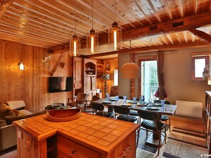 Dining - Charming 2-Bedroom Apartment in La Salle-les-Alpes, Close to Slopes & Amenities (La Salle-les-Alpes)