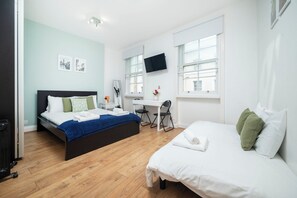 2 bedrooms, iron/ironing board, WiFi, bed sheets - Flat 2 Greek Street Apartments (London)
