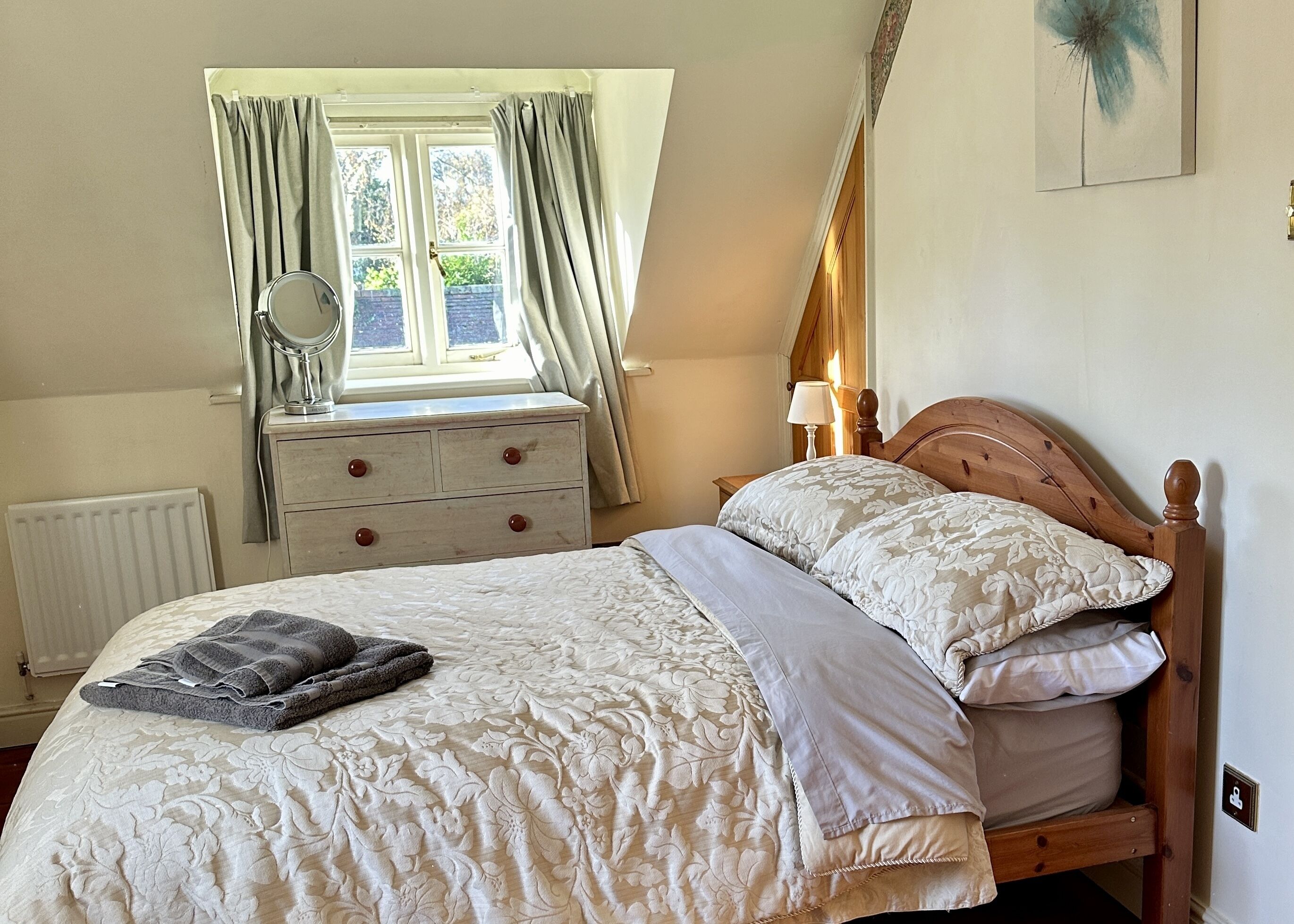2 bedrooms, desk, iron/ironing board, travel cot