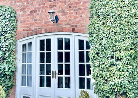 Exterior detail. Holly Cottage, Pet Friendly, Secure Courtyard Parking, Near Historic Ironbridge.