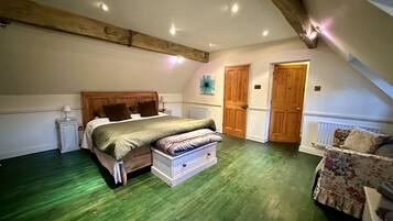 2 bedrooms, desk, iron/ironing board, travel crib