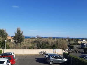 Parkplätze auf dem Gelände