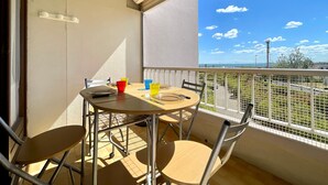 Unclassified image, 3 of 26, button - Seaside Studio with Balcony, Parking, and Beach Access in Sète (Sète)