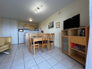 Interior - Spacious apartment for 6 in Publier with parking and balcony (Publier)