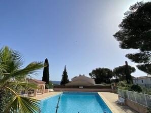 Unclassified image, 5 of 19, button