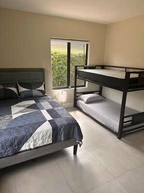 Room - Comfortable and fully equipped home! A home away from home. (North Miami)