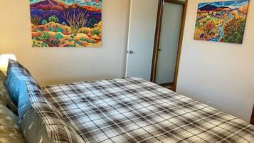 4 bedrooms, desk, travel cot, free WiFi