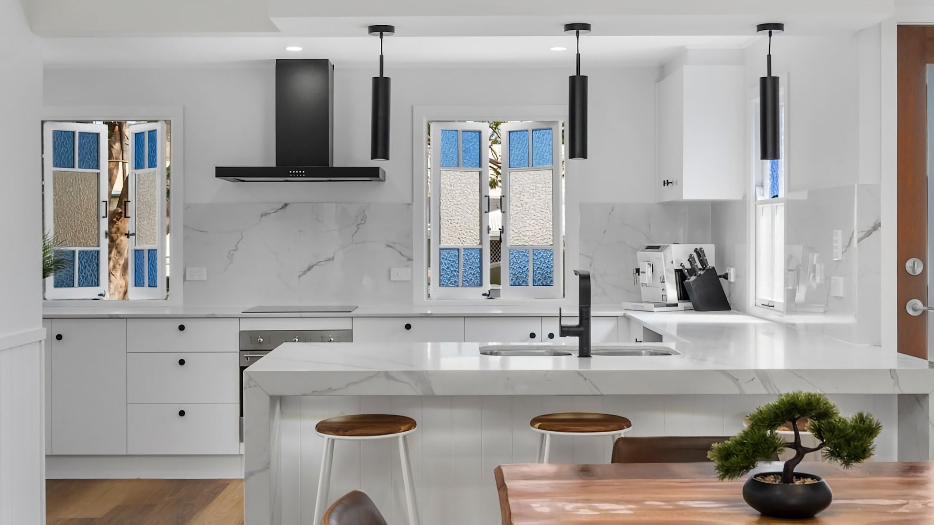 Full kitchen image 1