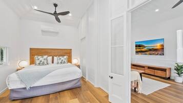 3 bedrooms, iron/ironing board, WiFi, bed sheets