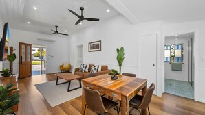 Dining - South Townsville Cottage Retreat (South Townsville)