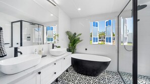 Bathroom - South Townsville Cottage Retreat (South Townsville)