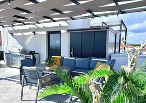 Outdoor dining - Apartment Agnes With 63 m2 Rooftop Terrace, Grill and Pool (Okrug Gornji)