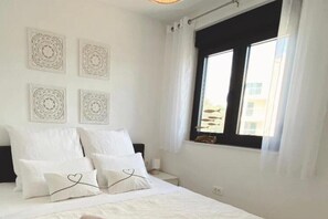 2 bedrooms, in-room safe, iron/ironing board, free WiFi - Apartment Agnes With 63 m2 Rooftop Terrace, Grill and Pool (Okrug Gornji)