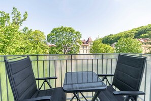 Outdoor dining - Zwycięstwa 9 Międzyzdroje | Bright Apartment with Balcony | Parking (Międzyzdroje)