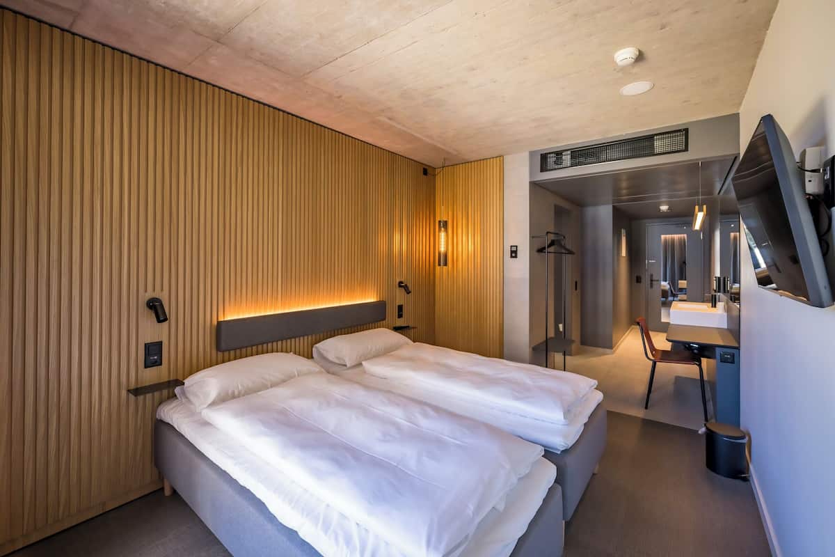 Laptop workspace, soundproofing, free WiFi, bed sheets