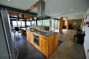 Fridge, microwave, oven, stovetop - Utopia Casa Bosque: Luxurious and natural paradise, close to the city (Oaxaca de Ju árez)