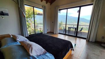 3 bedrooms, desk, iron/ironing board, WiFi