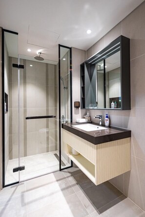 Standard Apartment | Bathroom | Shower, hydromassage showerhead, designer toiletries, hair dryer - Happy Light Apartment in the Cardinal Court  (Ho Chi Minh City)