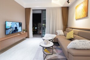 55-inch Smart TV with digital channels - Happy Light Apartment in the Cardinal Court  (Ho Chi Minh City)