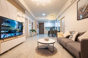 55-inch Smart TV with digital channels - Happy Light Apartment in the Cardinal Court  (Ho Chi Minh City)