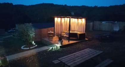 Superbe Roulotte en Pleine Nature. Idéal Pour une Parenthèse Hors du Temps !