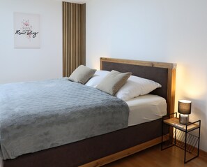 3 bedrooms, desk, iron/ironing board, free WiFi - Premium 106 m2 flat Top for Munich/Upper Bavaria (Geretsried)