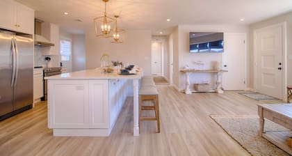 Water Views, Access to Grand Cove!